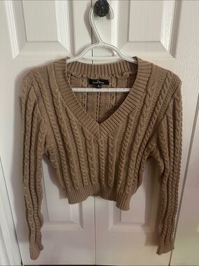 Love Tree Cropped Cable Knit V-Neck Sweater